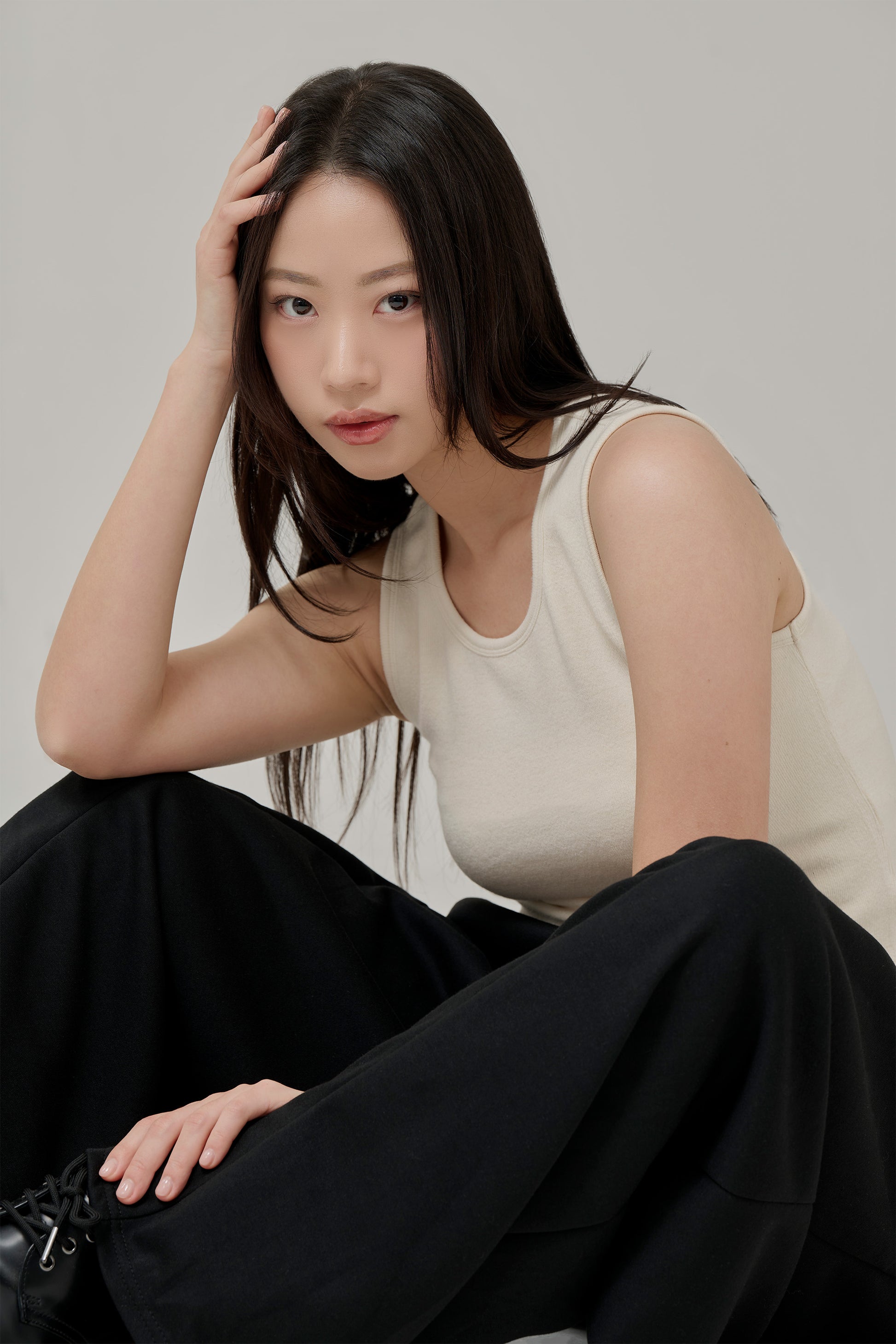 서스테이너블 웜 텐션 슬리브리스 탑 아이보리
